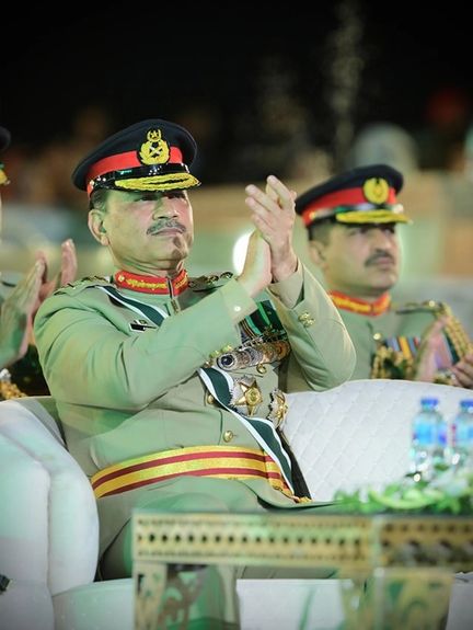 با اصلاح قانون اساسی پاکستان، جایگاه و اختیارات مارشال منیر افزایش مییابد