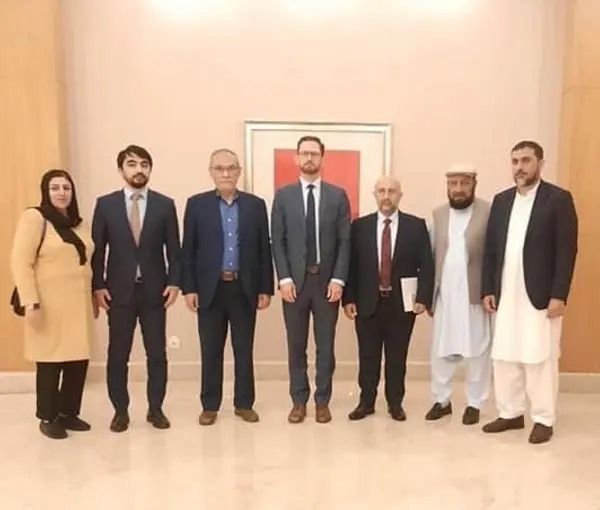 چهره‌های سیاسی در دیدار با نماینده امریکا با رد جرگه بر توافق سیاسی با طالبان تاکید کردند