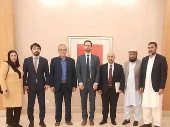 چهرههای سیاسی در دیدار با نماینده امریکا با رد جرگه بر توافق سیاسی با طالبان تاکید کردند