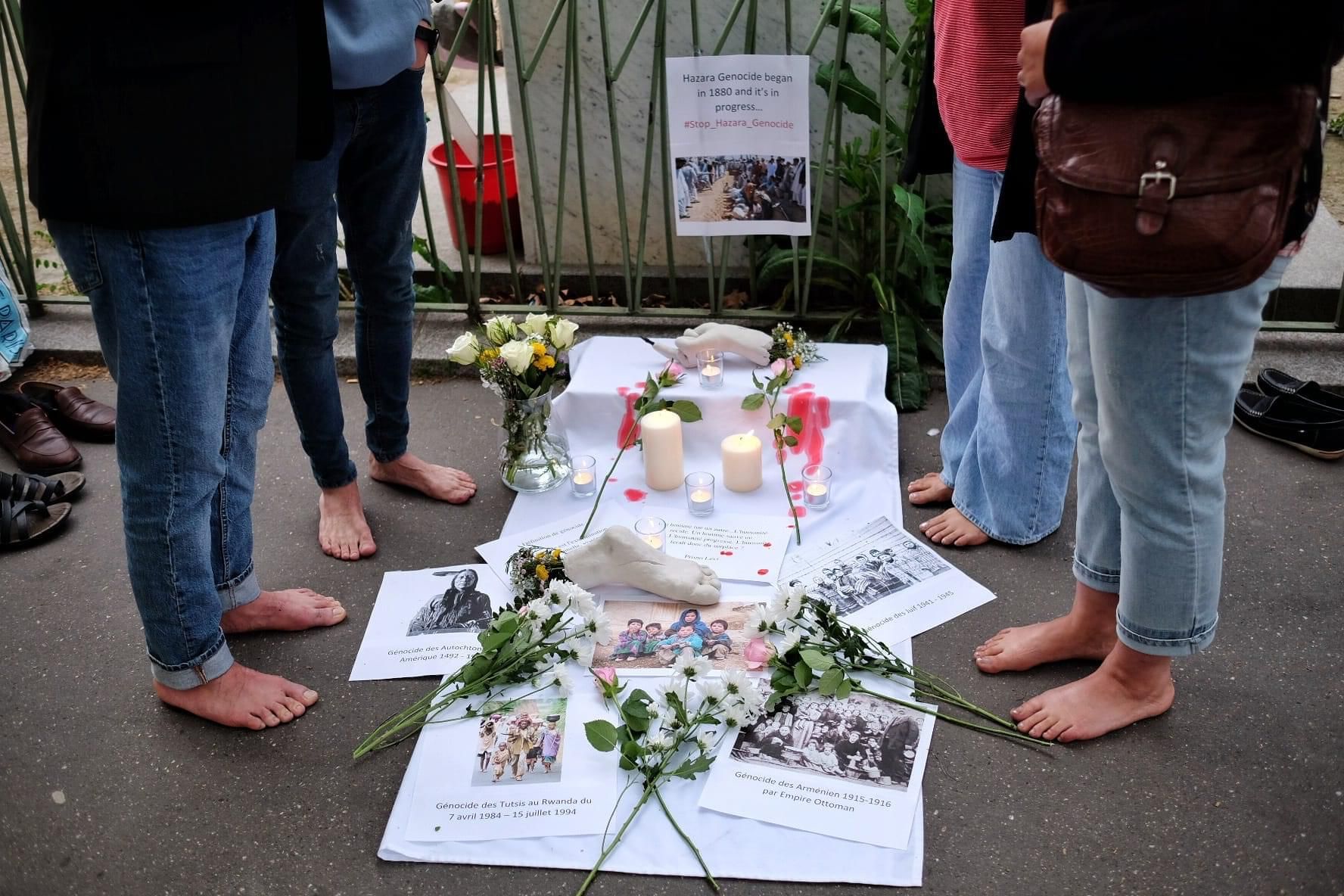 اعتراض کنندگان در بتکلان به یاد قربانیان حملات انتحاری هفته خون‌بار افغانستان شمع افروختند