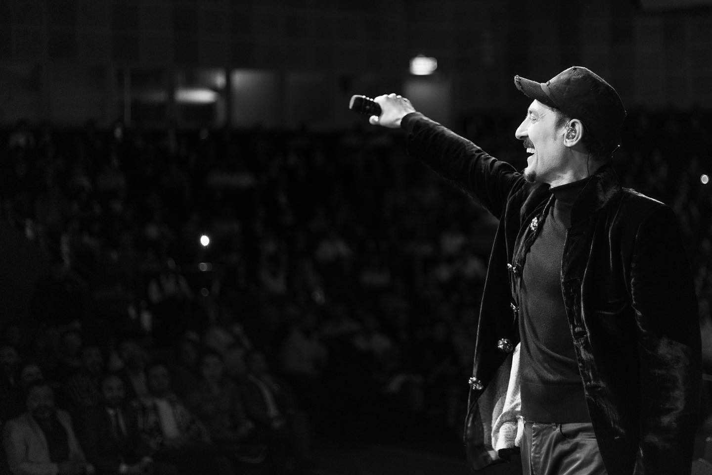 فرهاد دریا در مصاحبه با افغانستان اینترنشنال: «زندگی در افغانستان سرکوب و زخمی شده است»