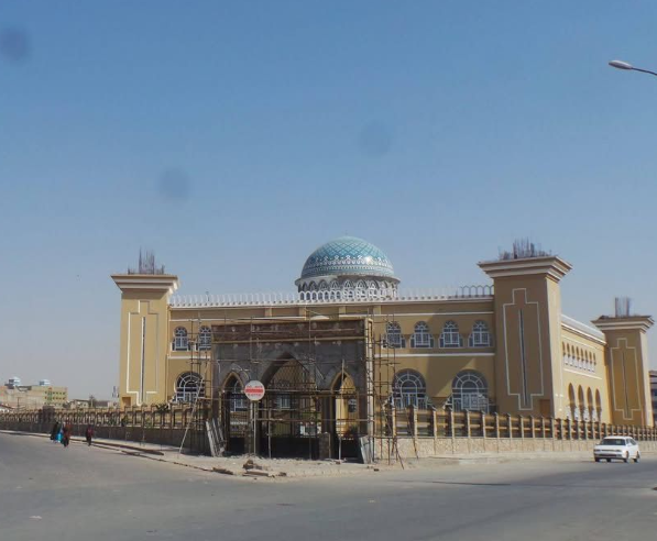 السلطات تعلن توقّف العمل بالمشاريع المسماة باسم الملا محمد عمر في قندهار