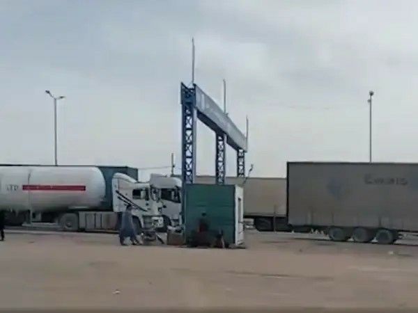 طالبان ده‌ها تانکر سوخت را به دلیل 'غیرمعیاری' بودن به ایران و ترکمنستان بازگرداند