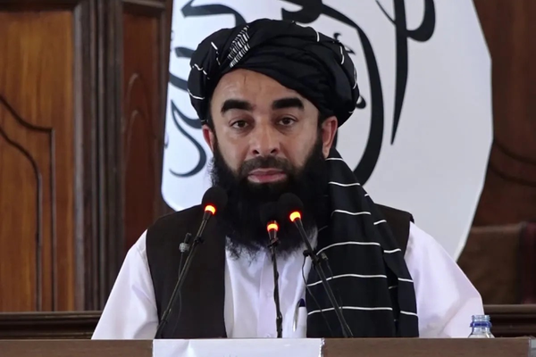 مجاهد: ملاهبت الله د ډار نه بلکې د «دیني او شرعي» دلایلو له امله رسنیو کې نه ښکاري