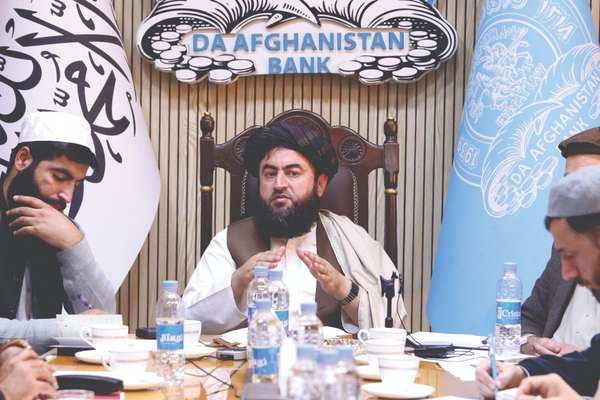 طالبانو له خصوصي بانکونو غوښتي چې په بهر کې پانګونې کمې کړي