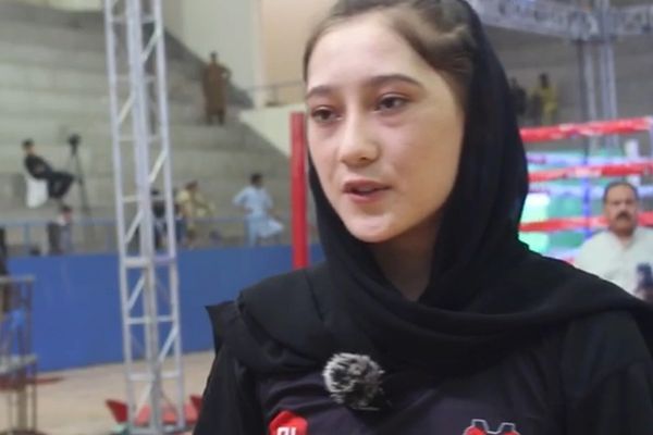د پېښور د بوکس نړیوالو سیالیو کې افغان ښځینه سوک وهونکیو ګډون کړی