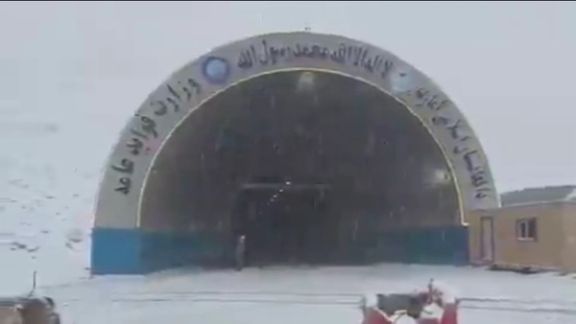 د سالنګ لویه لاره د واورې او توپان له امله د تګ راتګ لپاره وتړل شوه