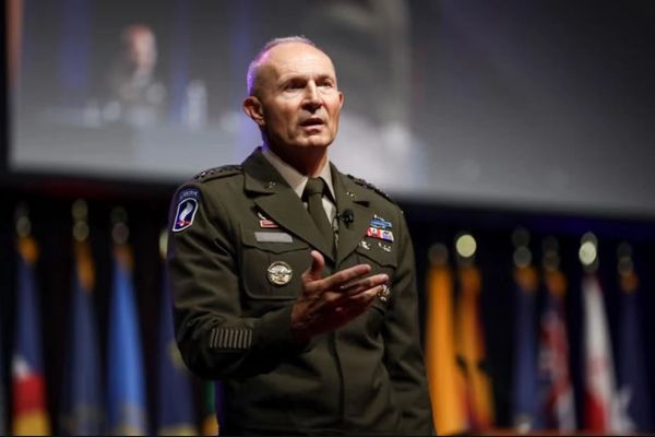 د امریکا ګوښه شوی لوی درستیز: امریکايي سرتېري د «زړورو او با شخصیته» مشرانو مستحق دي