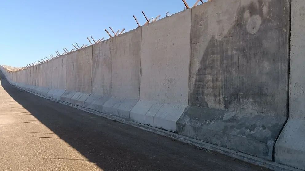 فرمانده ارتش ایران: دیوارکشی در مرز افغانستان از شتاب خوبی برخوردار است