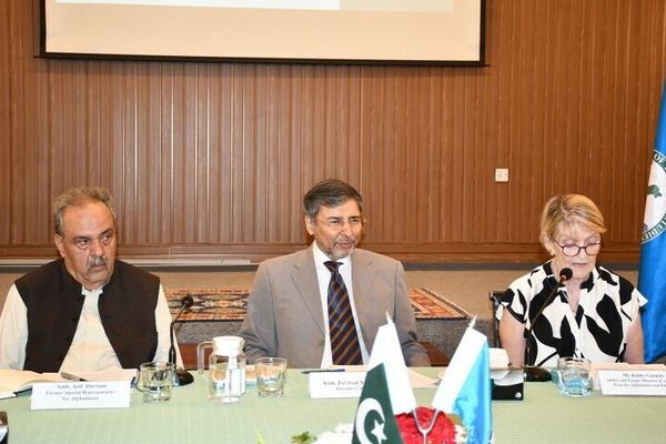 د اسوشيټيډ خبرياله وايي په افغانستان کې د وسله والو ډلو شتون د سيمې امنیت ته ننګونه ده