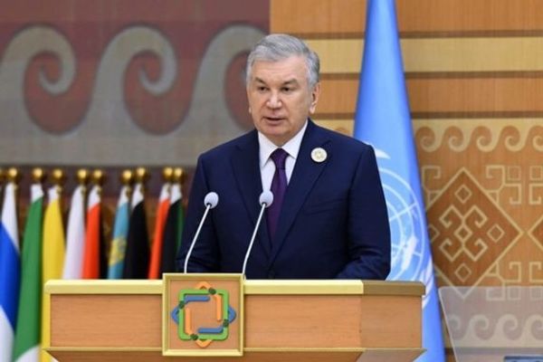 رئيس أوزبكستان يؤكد على التسريع في تنفيذ مشروع سكة حديد "أفغان ترانس"