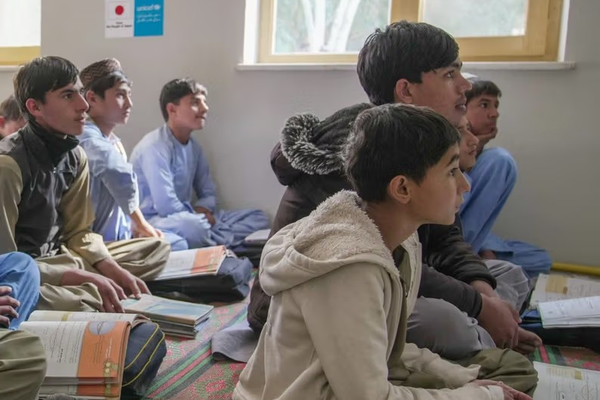 طالبان: سكان دايكندي تبرّعوا بأكثر من 26 مليون لقطاع التعليم