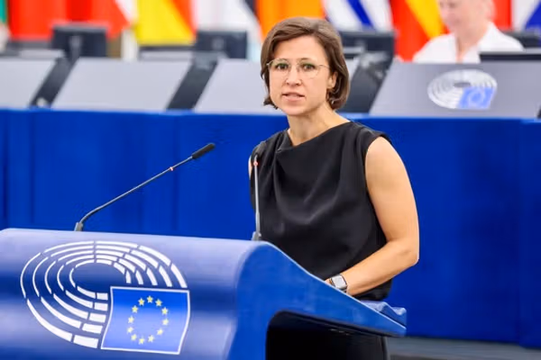 د اروپايي پارلمان غړې: له طالبانو سره د اړیکو عادي کول د منلو وړ نهدي