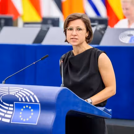 د اروپايي پارلمان غړې: له طالبانو سره د اړیکو عادي کول د منلو وړ نهدي