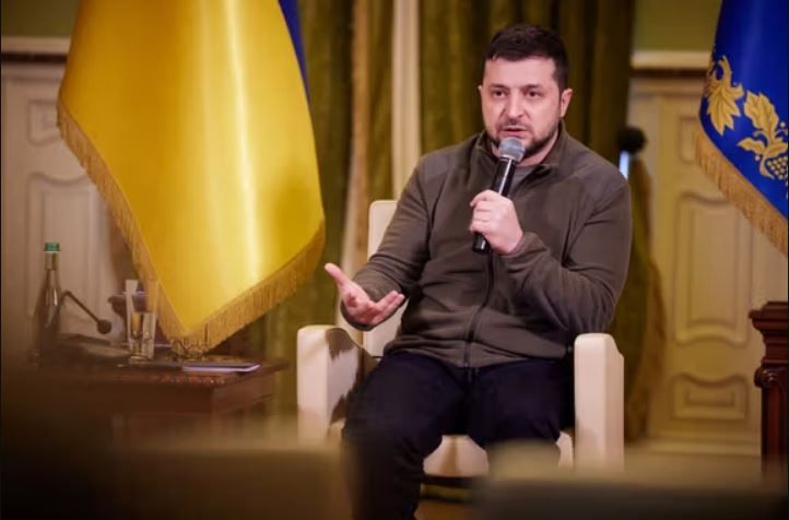 زېلېنسکي: اوکراین او متحدین یې باید د امریکا په مشرۍ د سولې خبرو له بهیر څخه ملاتړ وکړي