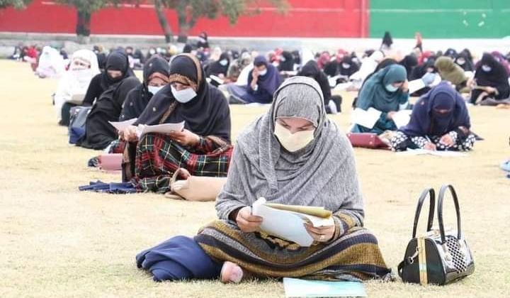 له ښوونځي فارغه رڼا: افغانستان د نجونو لپاره ژوندۍ هدیره ده او طالبان یې څوکیداران دي