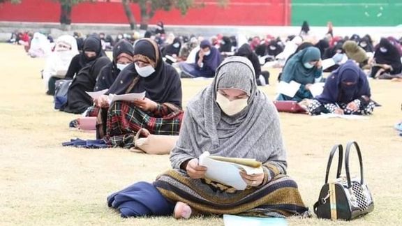 له ښوونځي فارغه رڼا: افغانستان د نجونو لپاره ژوندۍ هدیره ده او طالبان یې څوکیداران دي