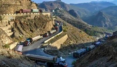 اکسپرس تریبون: پاکستان بدون «جواز موقت» به لاری‌های افغانستان اجازه ورود نمی‌دهد