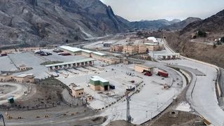 پاکستاني سوداګر: د تورخم بندېدو له امله سوداګر د پاکستان پرځای د ایران بندرونه کاروي