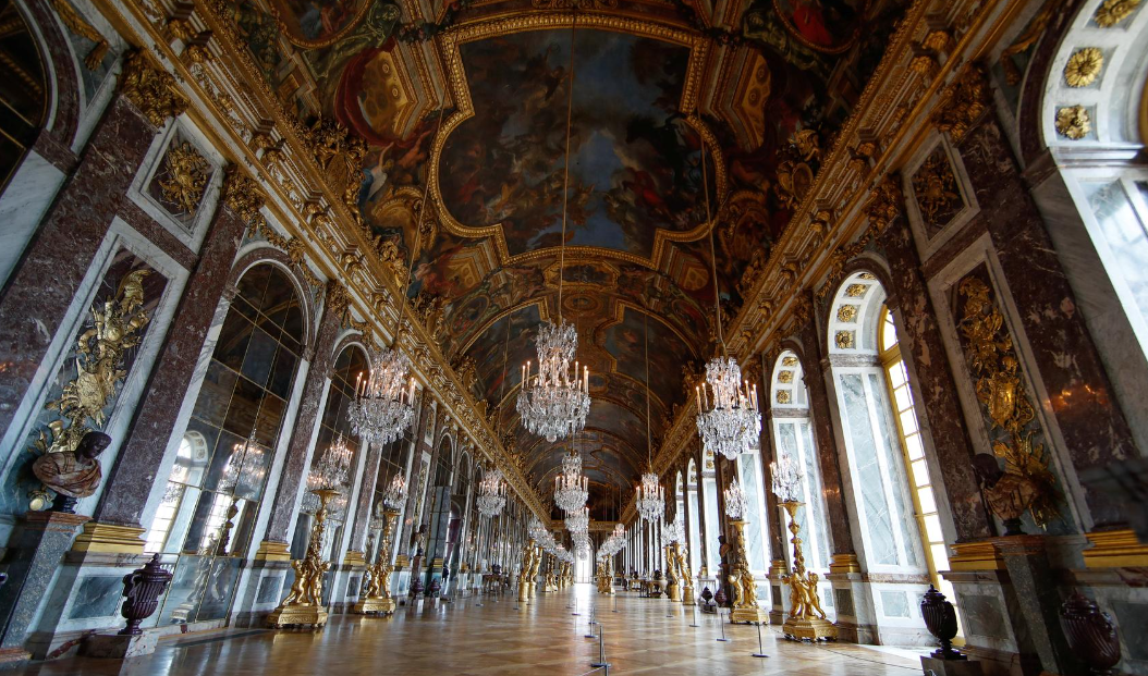 موزیم لوور و کاخ ورسای در پاریس به دلیل تهدیدات 'بمب‌گذاری' تخلیه شدند