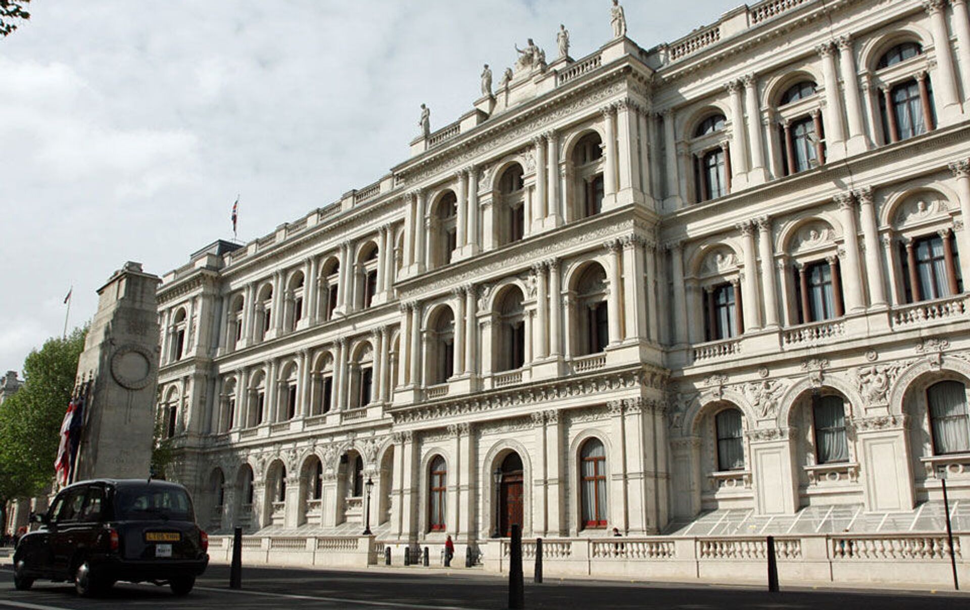 یک روز پس از حمایت از تعامل با طالبان؛ بریتانیا از آزادی پنج شهروندش در افغانستان خبر داد