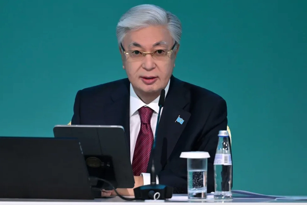 د قزاقستان ولسمشر د افغانستان لپاره د بشري مرستو پر دوام ټینګار وکړ