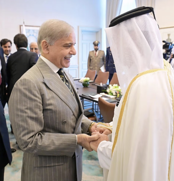 باكستان وقطر تبحثان الوضع في أفغانستان وإيران