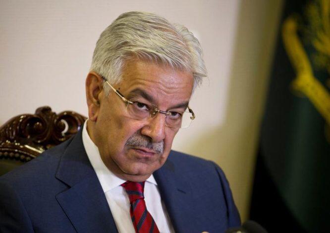 خواجه اصف: هر هغه پاکستانی چې د کډوالو په ستنولو خفه وي، زموږ له دښمنانو سره یو ځای دی 