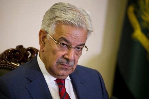 خواجه اصف: هر هغه پاکستانی چې د کډوالو په ستنولو خفه وي، زموږ له دښمنانو سره یو ځای دی