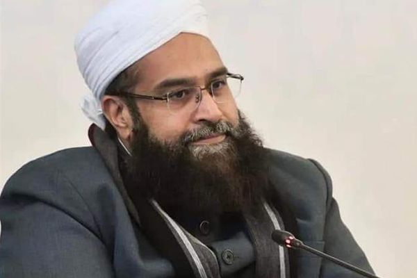 روحانی برجسته پاکستانی: کسی که «قلهوالله» بلد نیست، فتوا میدهد