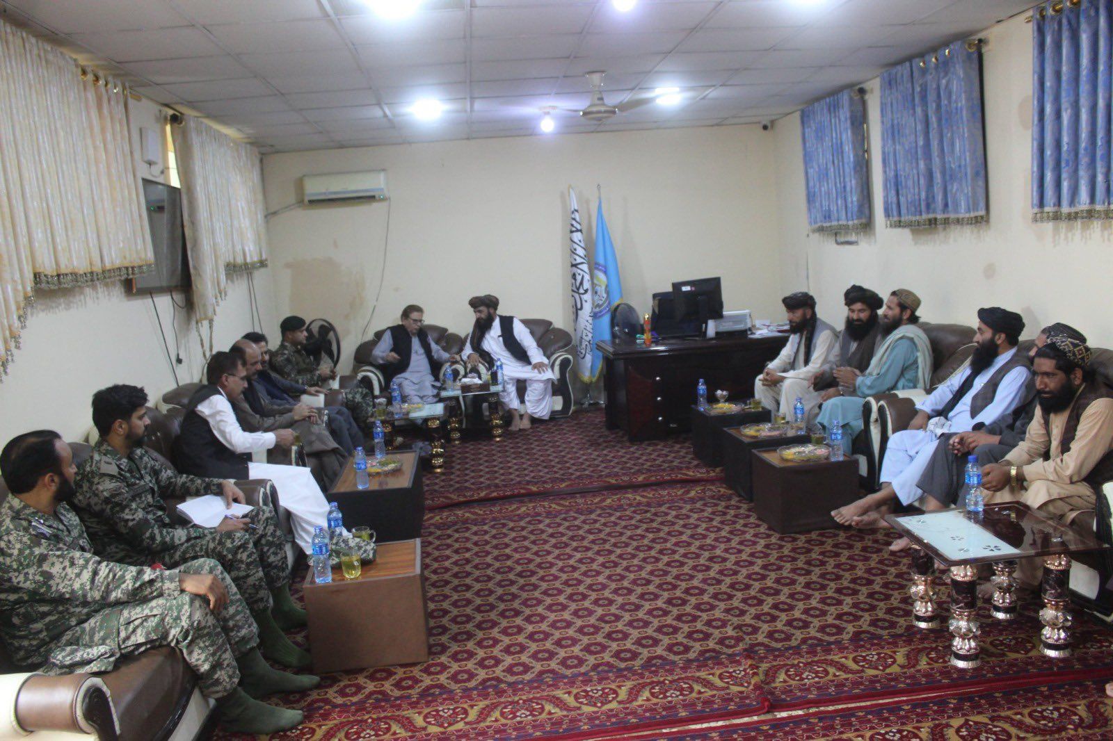 د محمد صادق په ګډون؛ پاکستاني پلاوي او طالبانو په تورخم کې ناسته کړې