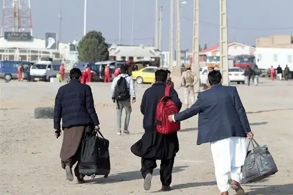 ایران: له تېرکال راهیسې نږدې دوه مېلیونه بېاسناده افغان کډوال افغانستان ته ستانه شوي