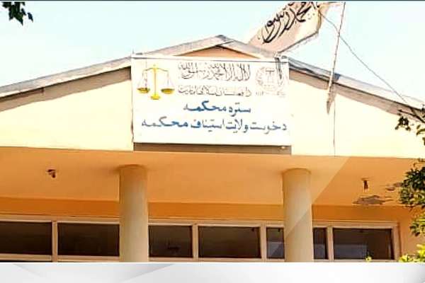 طالبانو په خوست کې ۳ کسان په عام محضر کې په دُرو ووهل