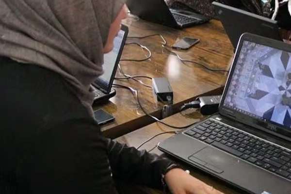 د انټرنېټ د بندېدو پر ضد د خلکو غبرګون: «له افغانستان نومې زندان څخه ستړي یو
