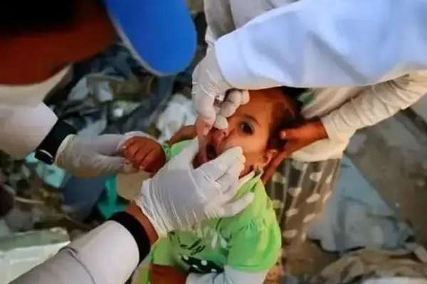 وزیر بهداشت پاکستان از هماهنگی با افغانستان برای ریشهکنی فلج اطفال خبر داد