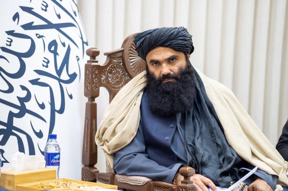 یک جنبش زنان معترض افغانستان حذف جایزه بازداشت حقانی را «توهین به قربانیان تروریسم» خواند