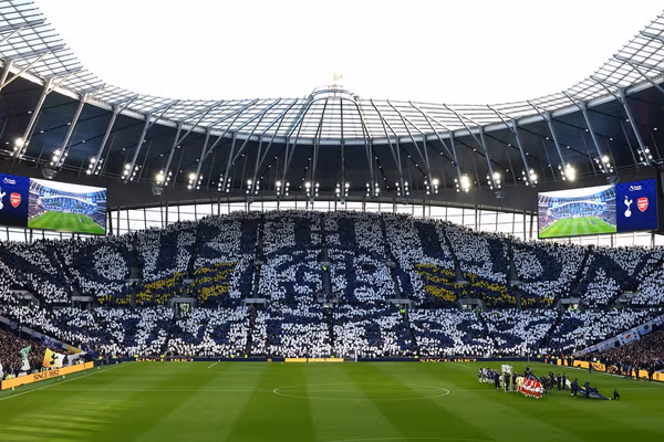 یوفا باشگاه تاتنهام را به دلیل رفتار نژادپرستانه هوادارانش محروم کرد