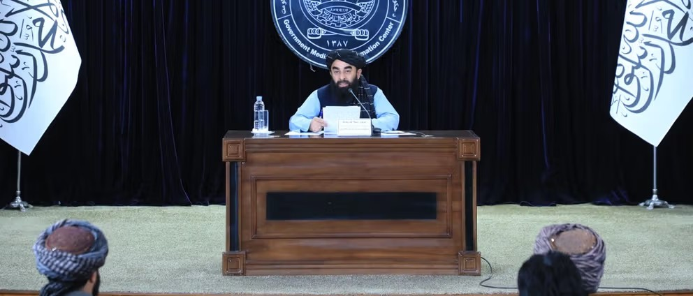 ذبيح الله مجاهد: طالبان وباكستان اتفقتا على وقف كامل للأعمال العدائية