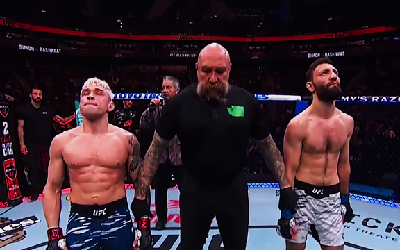 جاوید بشارت ورزشکار افغان مبارزات آزاد مقابل حریف امریکایی خود ناکاوت شد