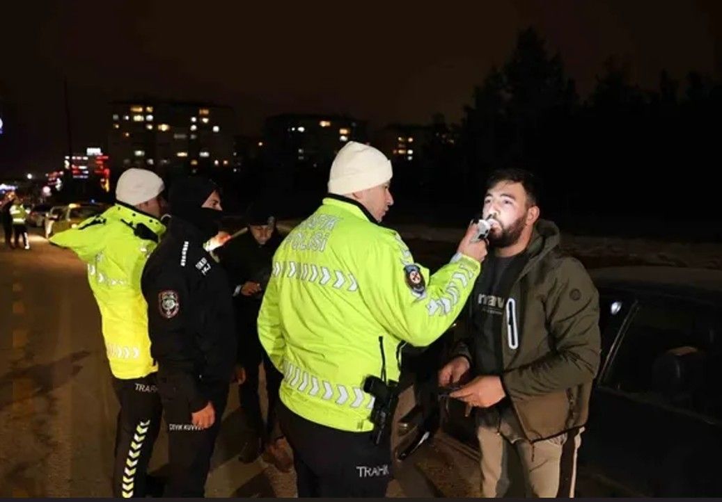 ۲۳ مهاجر افغان در یک موتر باربری در ترکیه بازداشت شدند