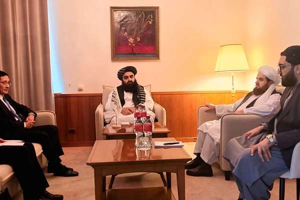 وزیر خارجه طالبان و نماینده چین در مسکو دیدار کردند