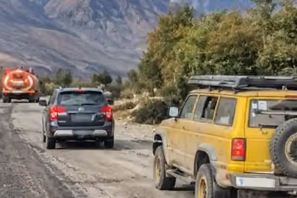 په بدخشان کې تر مرګونې ترافیکي پېښې وروسته څلور روسي سېلانیان نیول شوي دي