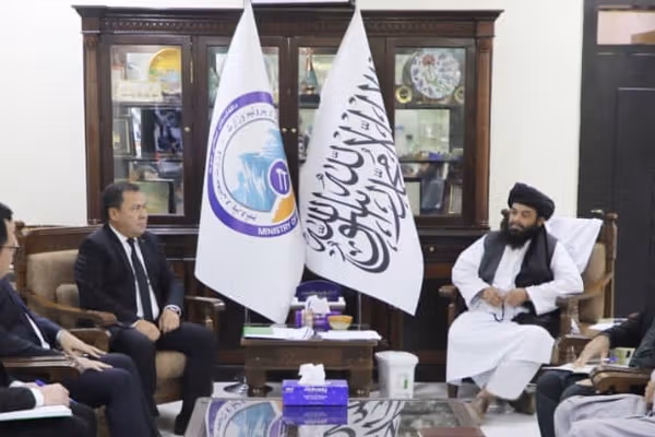 د طالبانو د کانونو وزیر د ټاپي پروژې له رییس سره د چارو پر پرمختګ غږېدلی