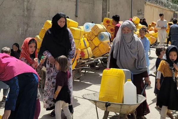 سور صلیب: افغانستان کې ۳۳ میلیونه خلک د پاکو اوبو له سخت کمښت سره مخ دي