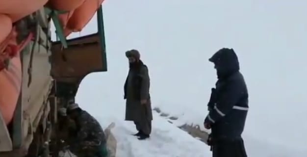 خبرگزاری باختر: سرمای روزهای اخیر در بادغیس بیش از ٥٠ هزار دام را تلف کرد