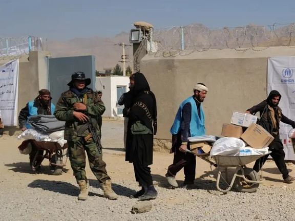 نږدې ۴۴ سلنه ګډونوال باور لري چې د امریکا له بشري مرستو طالبان ګټه اخلي