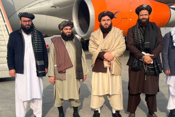 هیئتی از طالبان برای گسترش تجارت به بنگلادش رفت