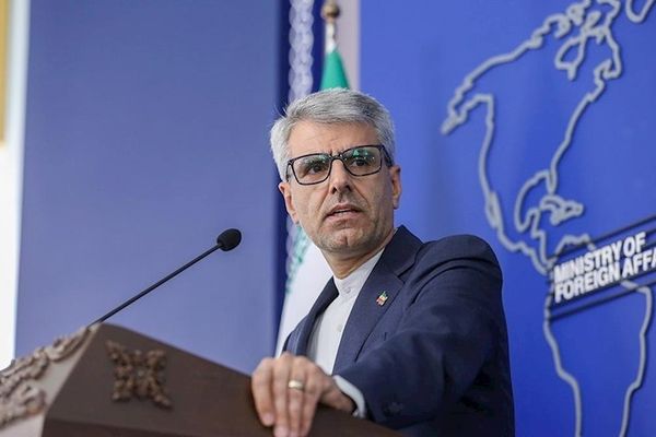 ایران: د امریکا نوي بندیزونه ظالمانه دي