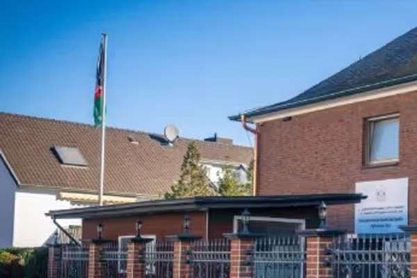 طالب استازي د قفل په ماتولو د بن قونسلګرۍ ودانۍ ته ننوتلي