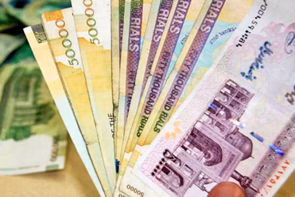 دستگیری سه افغان در ایران؛ مرزبانان ایرانی از قاچاق تومان به افغانستان جلوگیری کردند